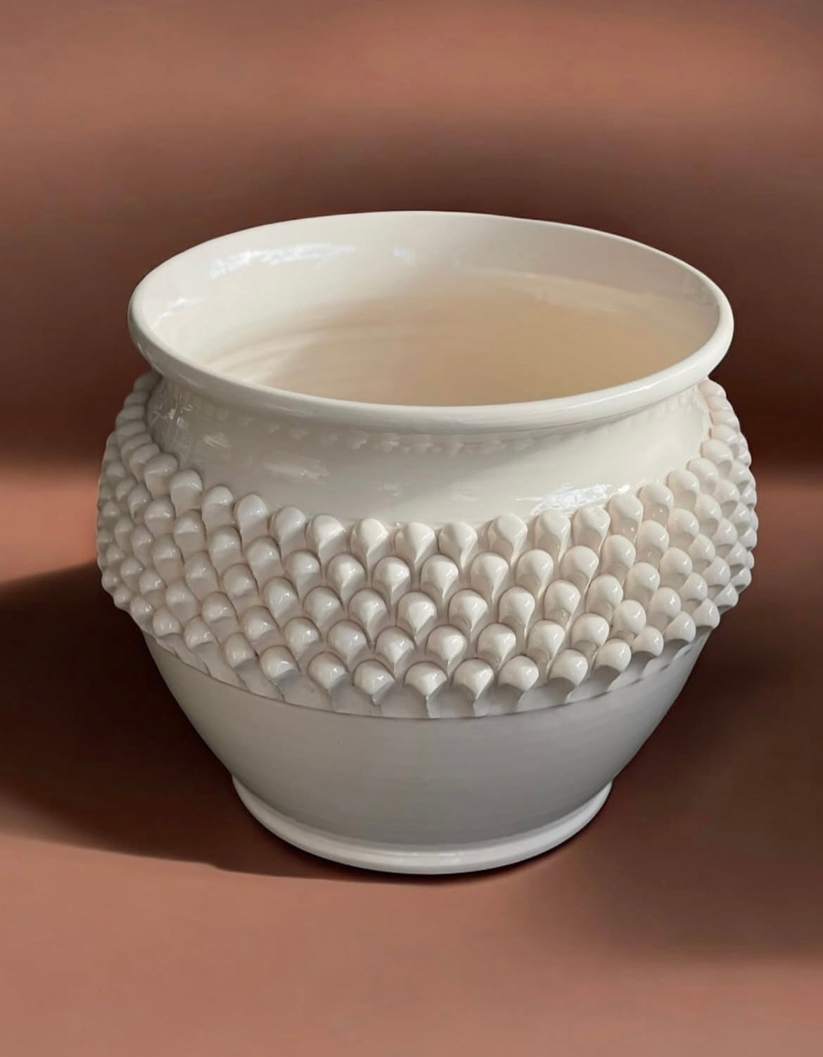Vaso Portapianta a Pigna "Total White" – Ceramica d'Arredo (Ø 45 cm)