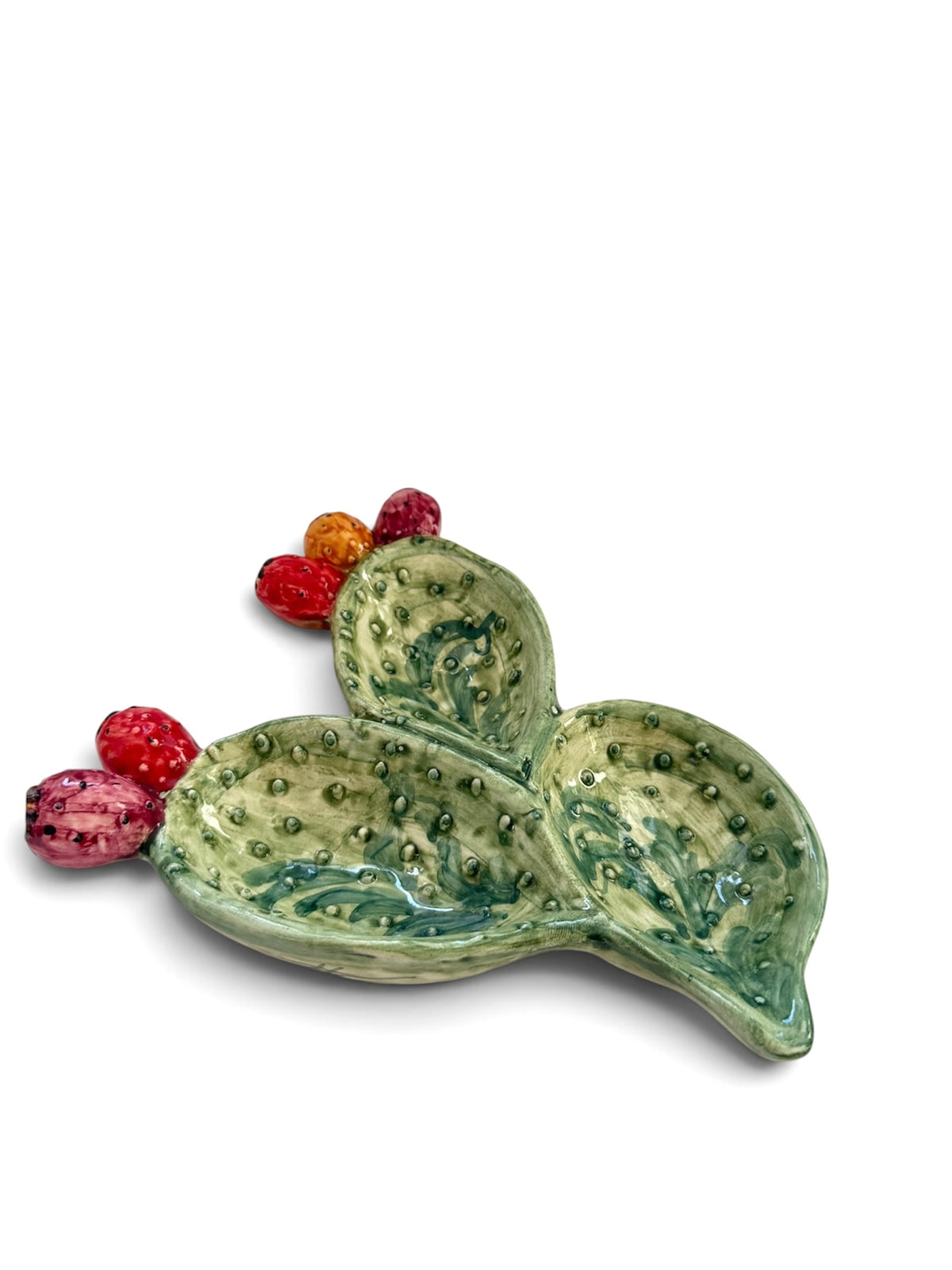 Antipastiera Fichi d'India in ceramica decorata a mano, vista obliqua su fondo bianco