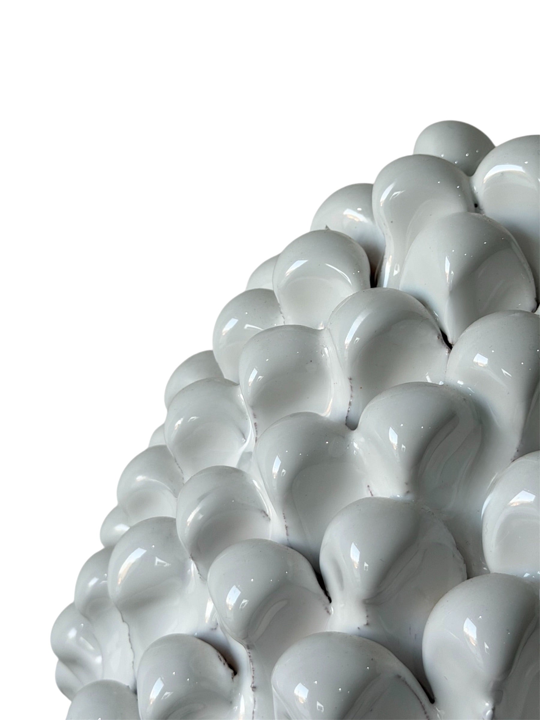 Pigna bianca in ceramica siciliana H 35 cm, complemento d'arredo portafortuna