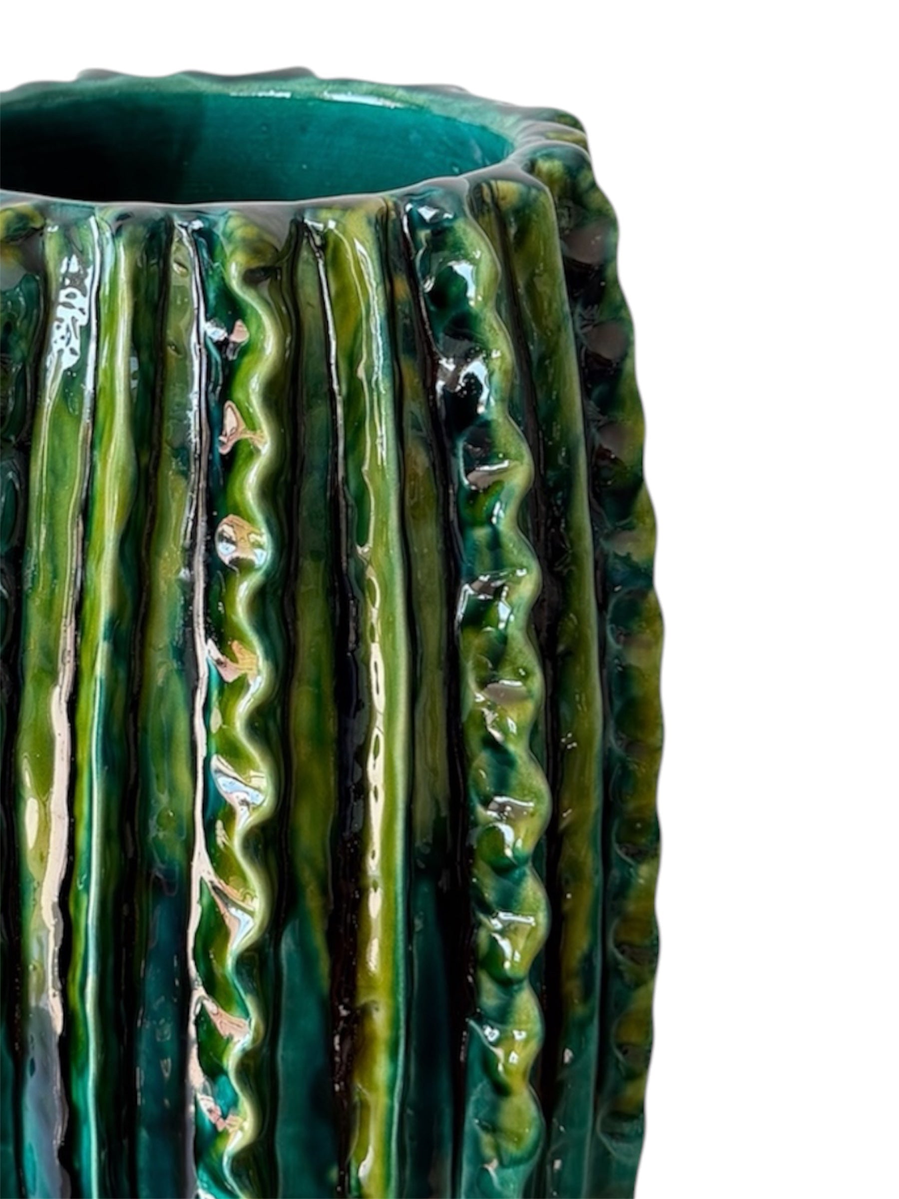 Vaso "Smeraldo Ondulato" in Ceramica Artigianale Siciliana – Verde Smeraldo, Fatto a Mano