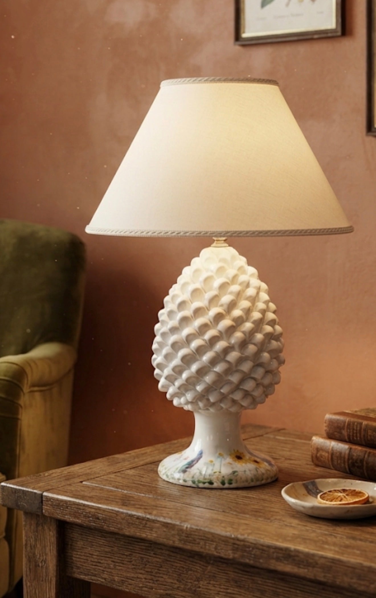 Lume Pigna Fiordaliso - Lampada da Tavolo in Ceramica Fatta a Mano