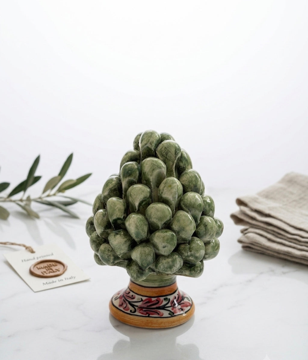 Pigna in ceramica verde fatta a mano in Italia con cartellino artigianale
