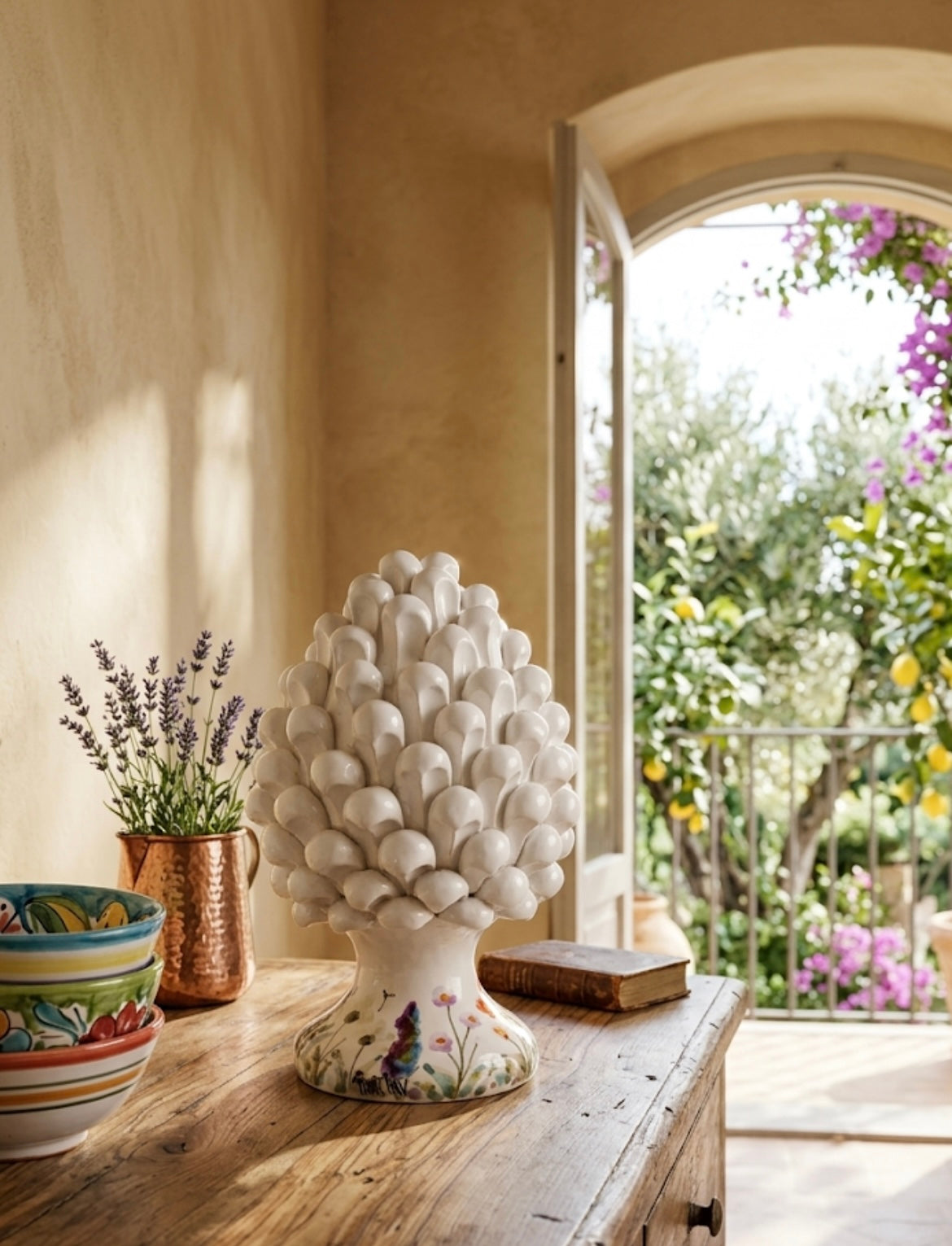 Pigna in Ceramica 'Petali di Primavera' – H.20 cm