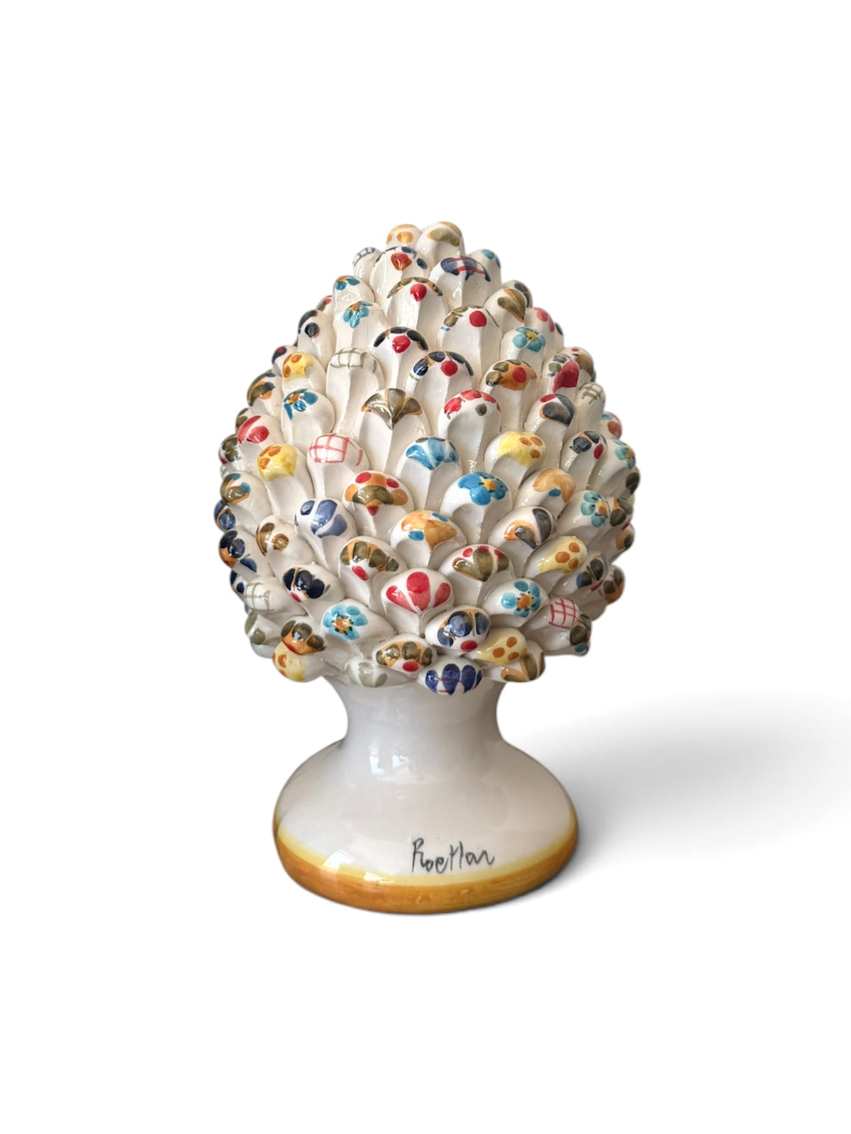 Dettaglio delle brattee dipinte a mano della pigna Murry in ceramica artigianale