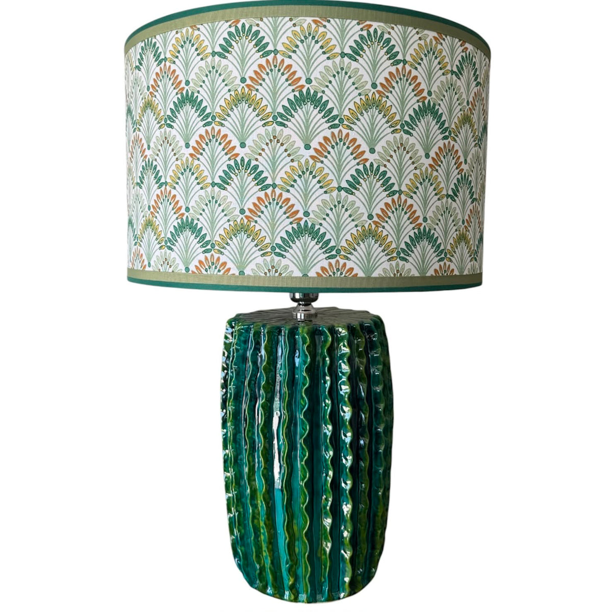 Lume Solaria in ceramica siciliana, variante verde con base scanalata