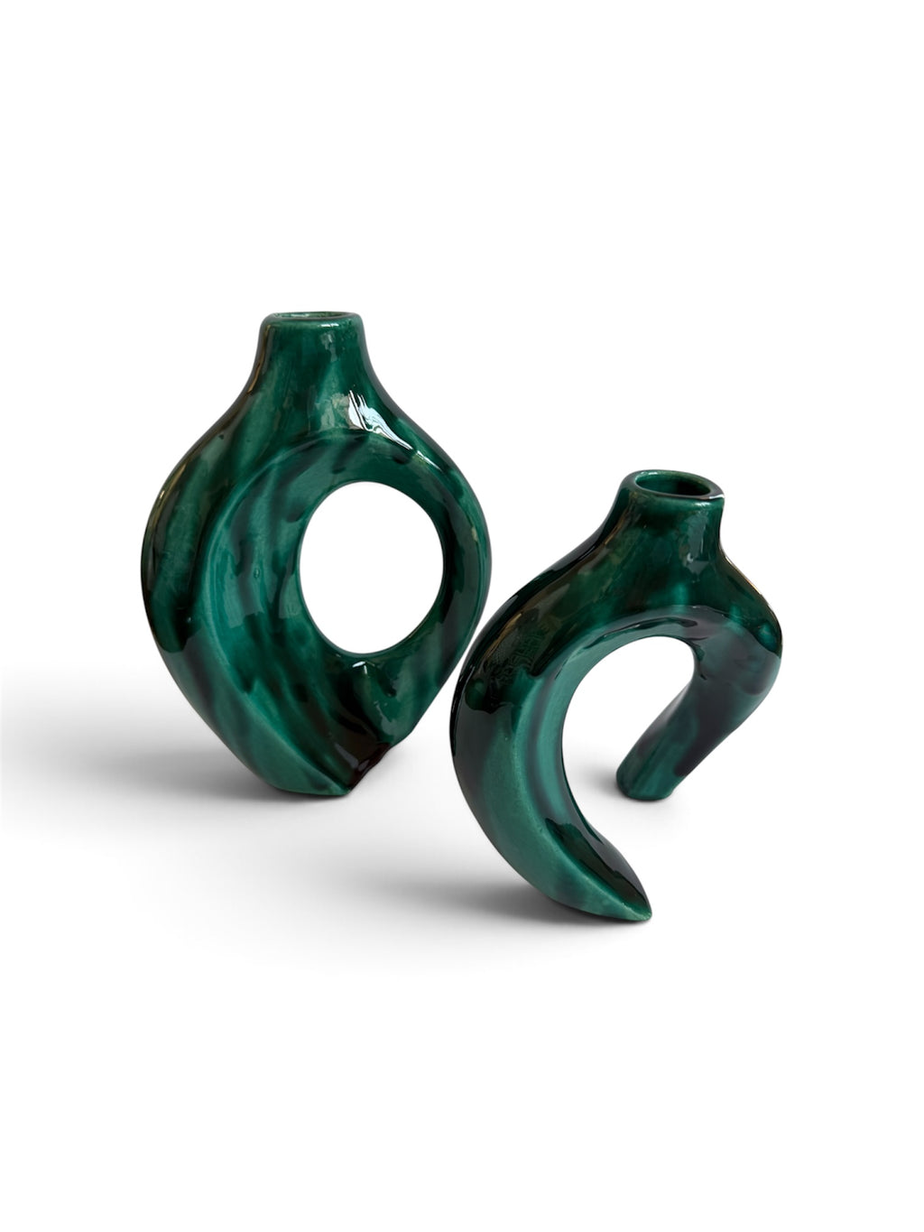 Vasi Onda Verde fatti a mano con forme ondulate e smalto verde petrolio