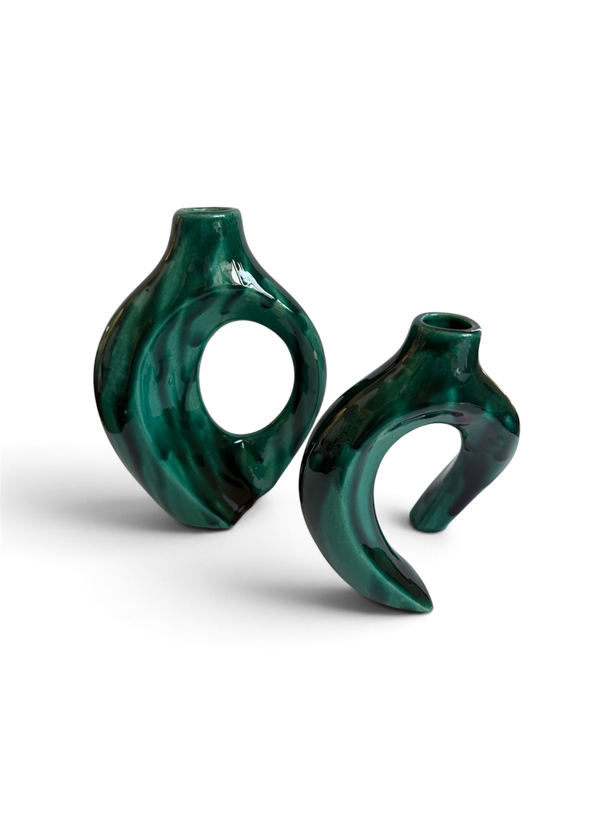 Vasi Onda Verde fatti a mano con forme ondulate e smalto verde petrolio