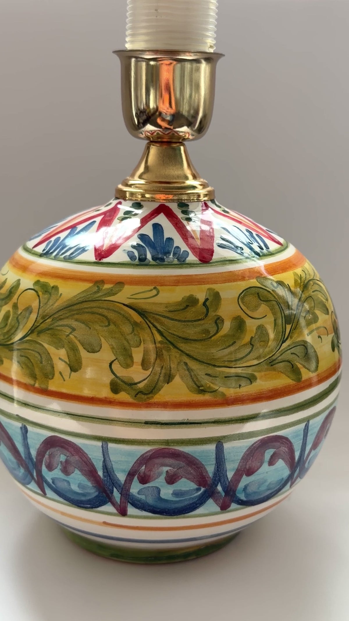 Base per lampada Acanto in ceramica dipinta a mano