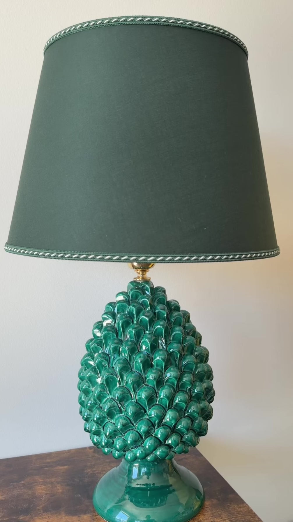 Lume Pigna Smeraldo – Lampada da Tavolo in Ceramica Artigianale Siciliana
